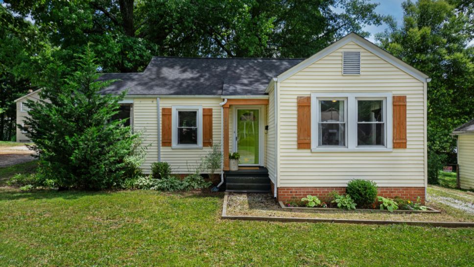 Common Siding Problems Homeowners Face in Indiana Weather