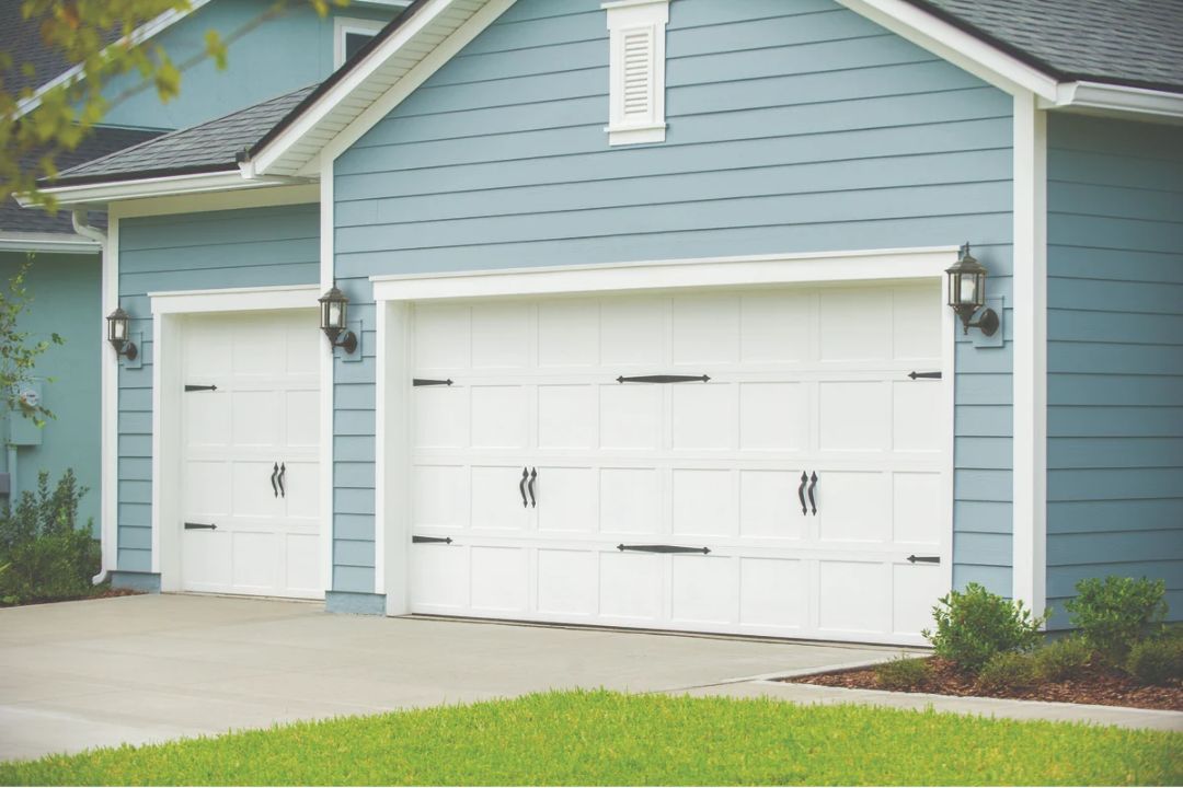 Garage Door Styles for Midwest Home Designs